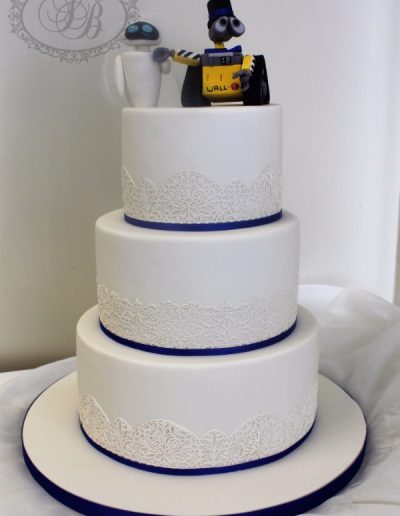 Wall-e topper wedding cake