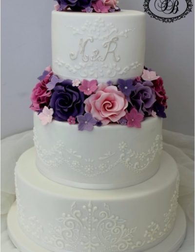 white piping sugar flower blocking wedding cake