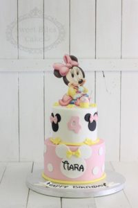Baby minnie mouse cake
