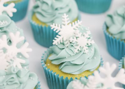snowflake frozen cupcakes