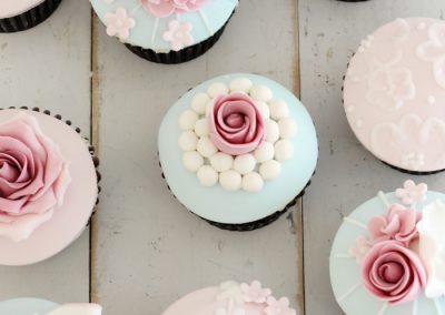 rose blue pink fondant cupcakes