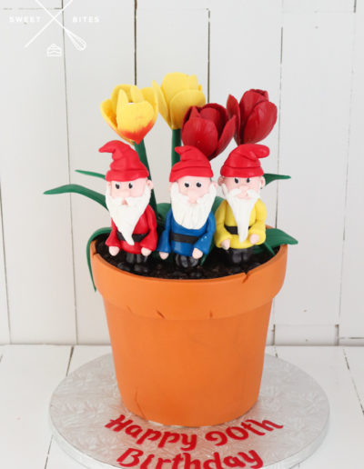 garden gnomes flower pot cake tulips