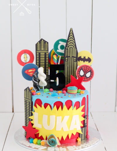 superhero avengers buildings cake marvel DC